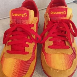 Rare Saucony red and orange tennis shoes